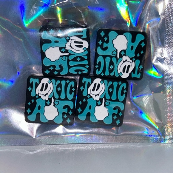 Toxic AF Skull silicone beads - Picture 5 of 5